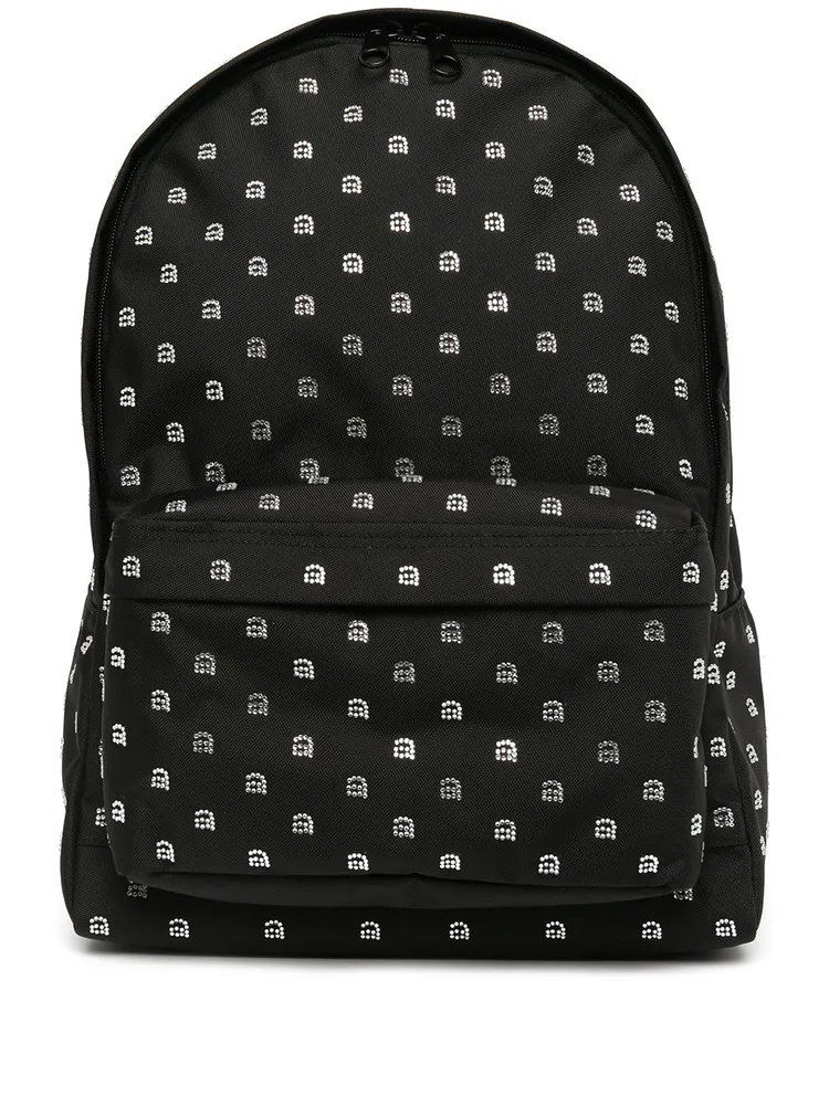 水鑽logo後背包，1萬8800元。品牌提供