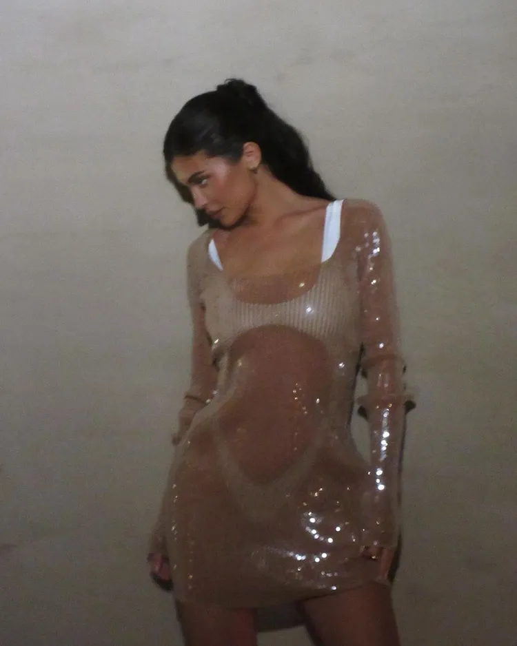 卡達珊家小妹凱莉傑納（Kylie Jenner），先前也以alexanderwang春季女裝性感入鏡。翻攝alexanderwangny IG