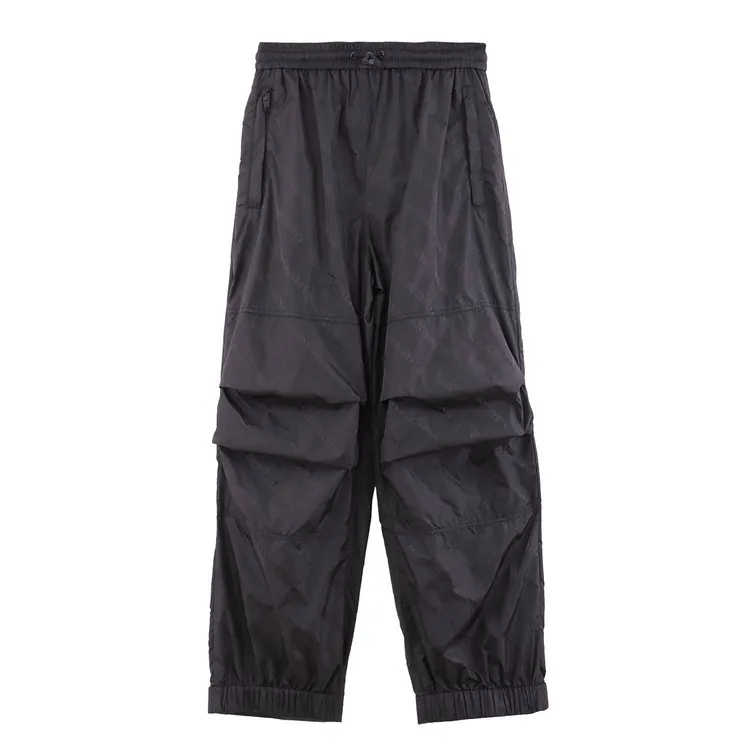 logo尼龍運動褲，2萬3800元。品牌提供