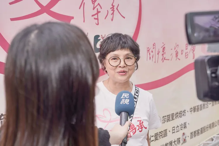 秘書長紀寶如忙進忙出。台灣優質生命協會提供