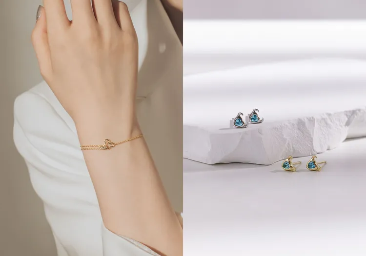 vacanza V Class 迪士尼系列加碼推出《怪獸電力公司》毛怪款及大眼仔款項鍊、耳環以及迪士尼經典人物米奇款、米妮款、唐老鴨款手鍊等，滿足所有迪士尼迷的願望。業者提供