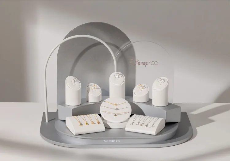 V Class 迪士尼公主系列正式開賣，千元就能擁有精品級輕珠寶。業者提供