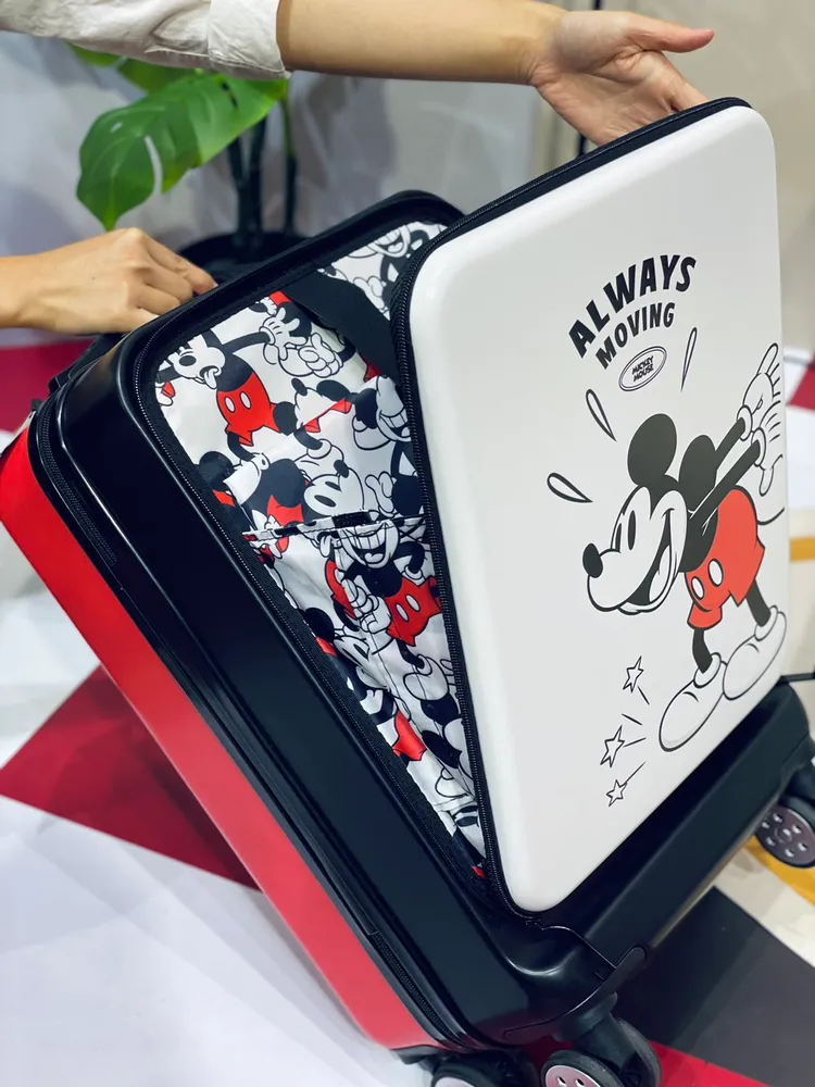 前開行李箱前開式設計，拿取更俐落，TSA全球海關密碼鎖，世界通用。曾仲葳攝