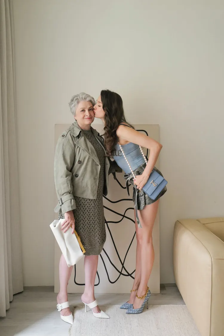 瑞莎和媽媽的感情非常好。品牌提供