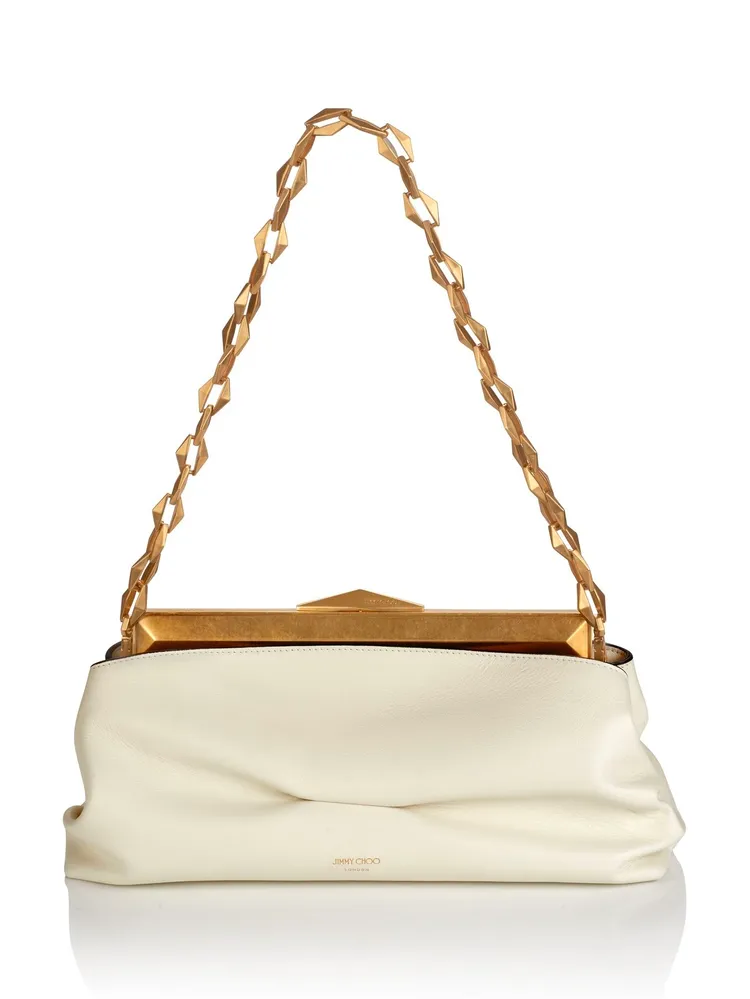 Diamond Frame鍊飾手拿包，11萬元。品牌提供