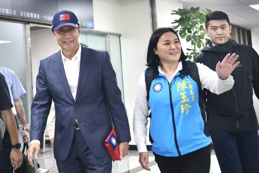 「挺郭記者會」被郭台銘喊卡 陳玉珍尷尬笑!鄉民:態勢很明顯了