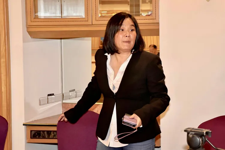 陳玉珍今早宣布記者會突然取消，面對媒體追問，態度顯得超尷尬。施昂強攝