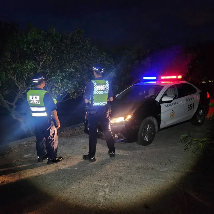 恆警推出「護荔專案」，警力深夜至荔枝產區巡邏。翻攝畫面