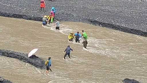 南投丹大林道暴雨崩塌 10人脫困通報「後面還有30、40人」