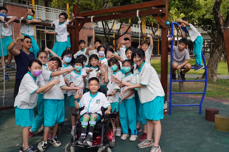 潘博均個性樂觀、勇敢，常笑臉迎人，就像小太陽般溫暖大家的心。教育局提供