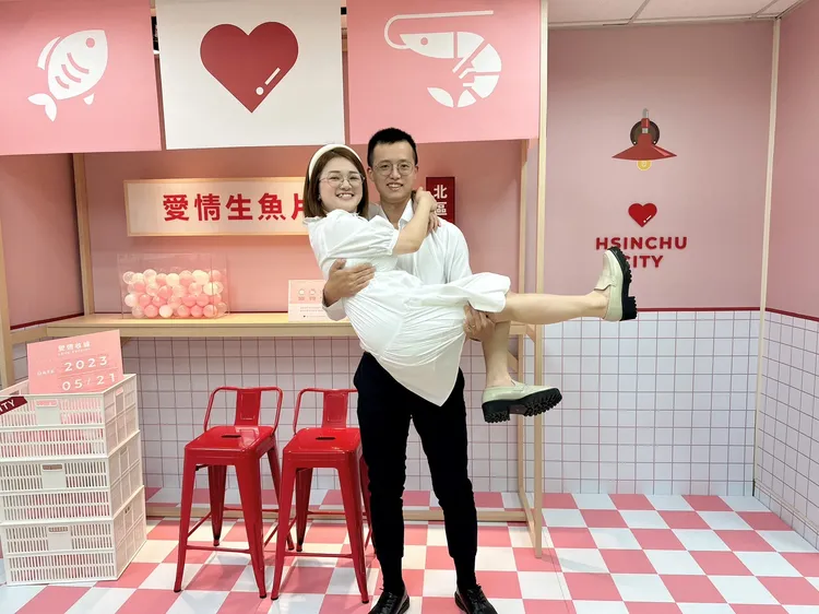 北區戶政事務所以南寮漁港為發想，塑造「在地漁市風情」的趣味氛圍。新竹市府提供