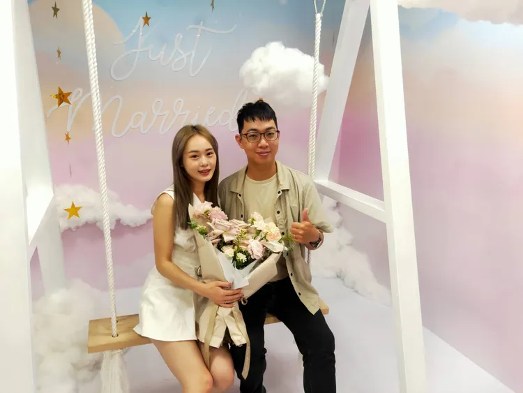 香山區戶政事務所融合「草原、風箏、童心」等元素，打造「天空樂園」的夢幻場景。新竹市府提供