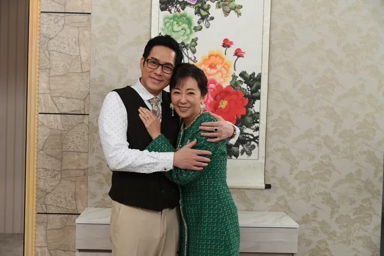 林健寰（左）和況明潔在戲裡戲外都很激動。三立提供