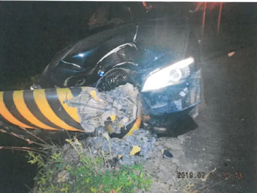 專買二手車投保車體險　自撞電線桿！2年詐保千萬元11人起訴