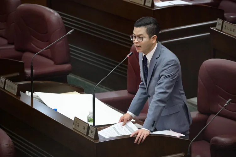 市議員凌濤質詢。凌濤提供