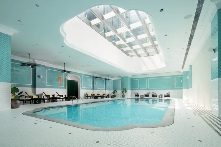 葡京人酒店室內游泳池。業者提供