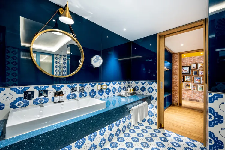 LINE FRIENDS 高級客房浴室。業者提供