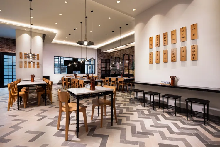 招牌麵提供每日現做手工麵條及雲吞，各式麵食配以精燉上湯。業者提供