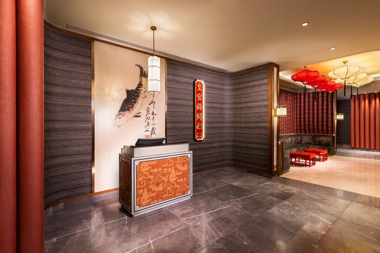 皇宮海鮮舫用餐接待區。業者提供