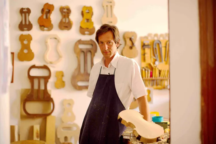 製琴大師加斯帕柏夏德想在退休前，打造一把足以媲美「史特拉底瓦里名琴」的小提琴。海鵬影業提供