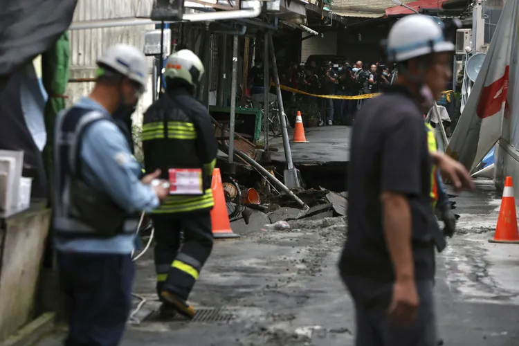 信義區天坑處已拉起封鎖線。資料照片