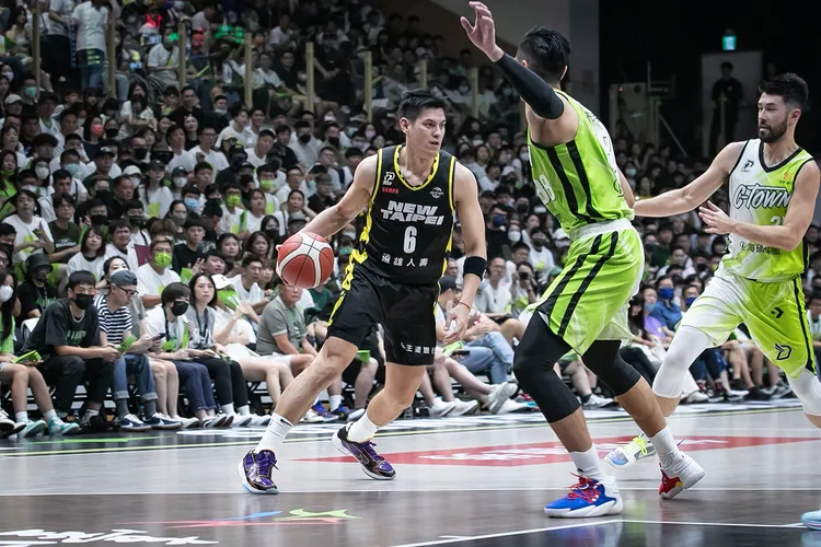 楊敬敏(左)砍進25分。PLG