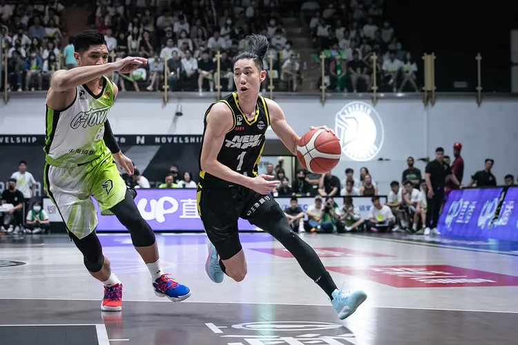 林書緯(右)得到21分。PLG