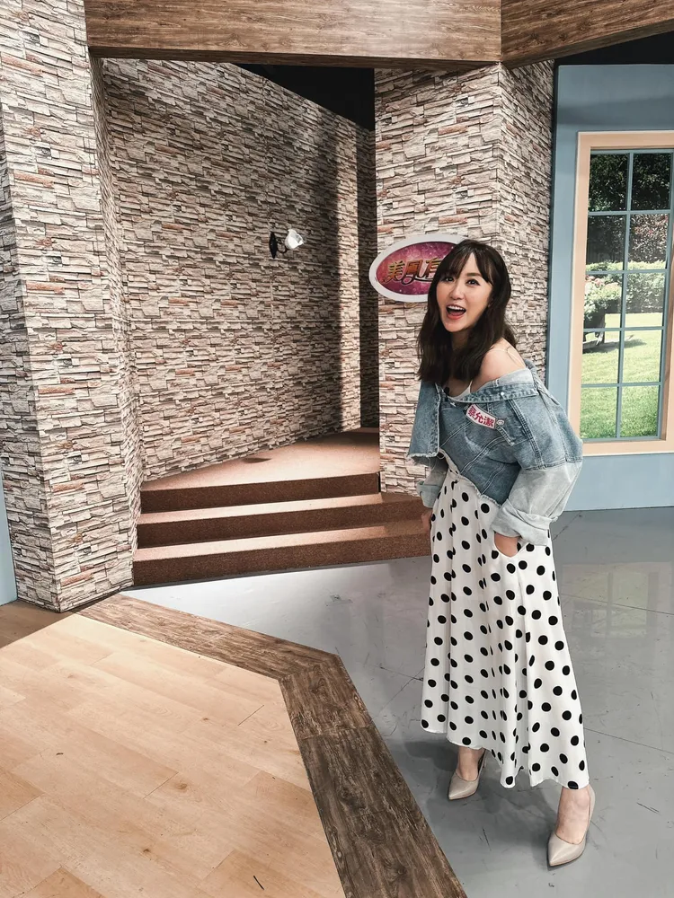 蔡允潔近來復出上節目，日前去錄《美鳳有約》。翻攝蔡允潔（蔡小潔）臉書