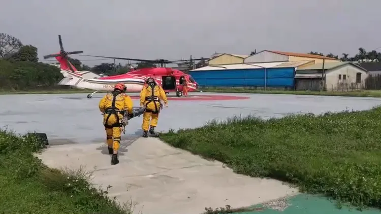 直升機升空協助吊掛中。翻攝畫面