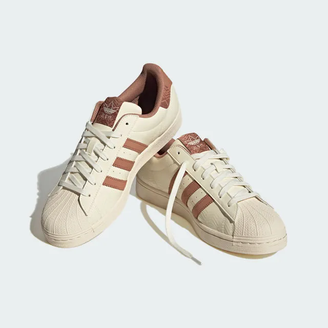 Superstar運動鞋，3890元。品牌提供 