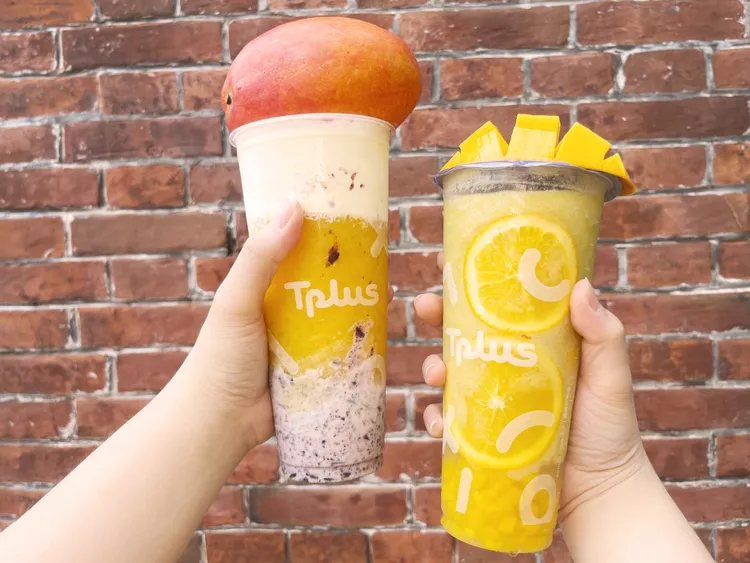 TPLUS茶加即日起至9/30推出新品「椰米香芒芒」及「仲夏芭芒柳」。業者提供