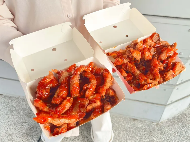 5/25至6/7繼光香香雞推出第二重人氣炸物-酥炸魷魚加價購50% OFF活動。業者提供