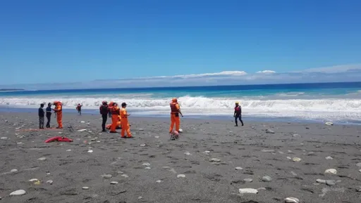 瑪娃颱風巨浪捲2人 海警發布後勿觀浪!最重罰25萬