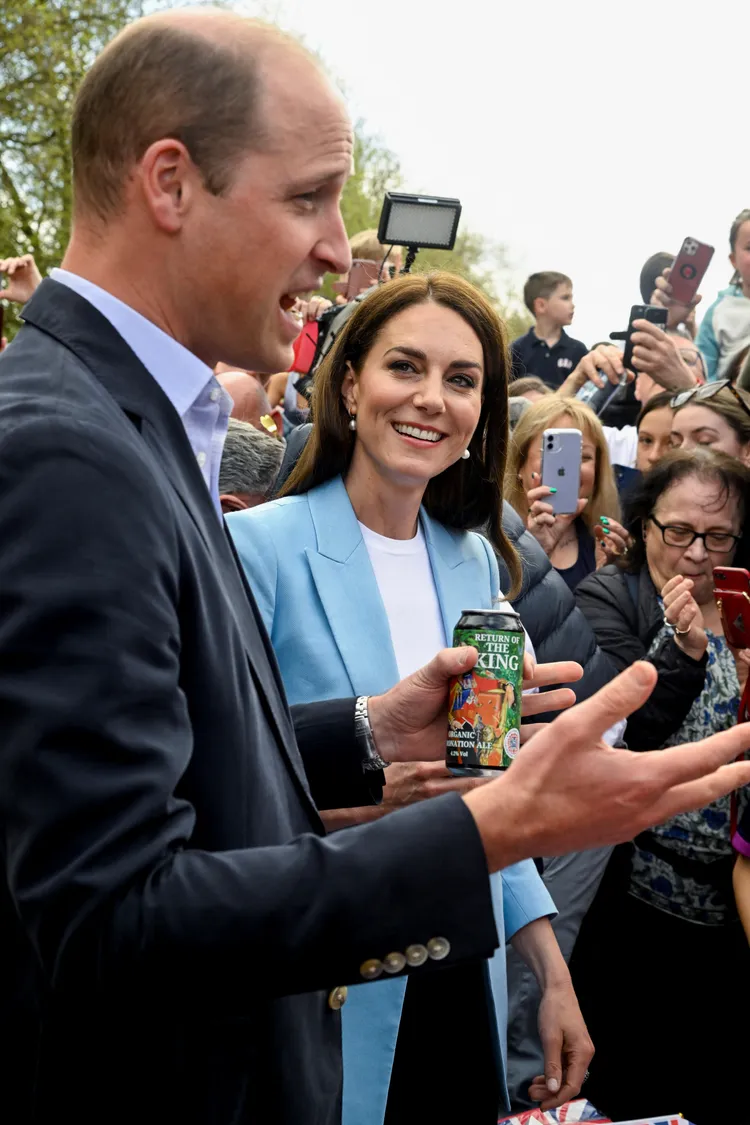 威廉凱特受到民眾熱情歡迎。路透社