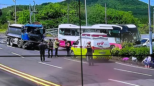 台灣客遊南韓濟州島車禍34人送醫　遊覽車遭貨車撞擊