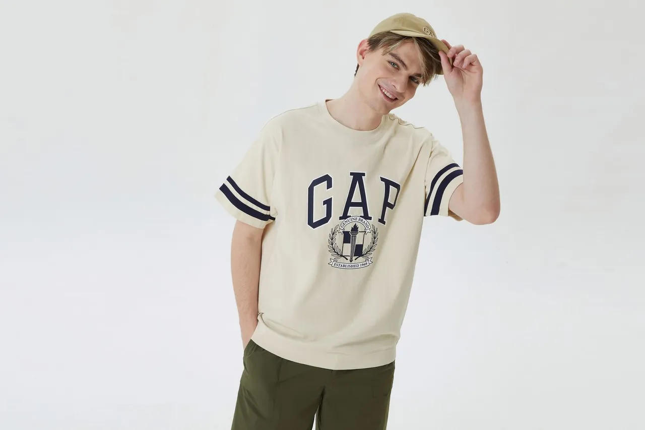 厚磅密織系列T恤,1299元。品牌提供