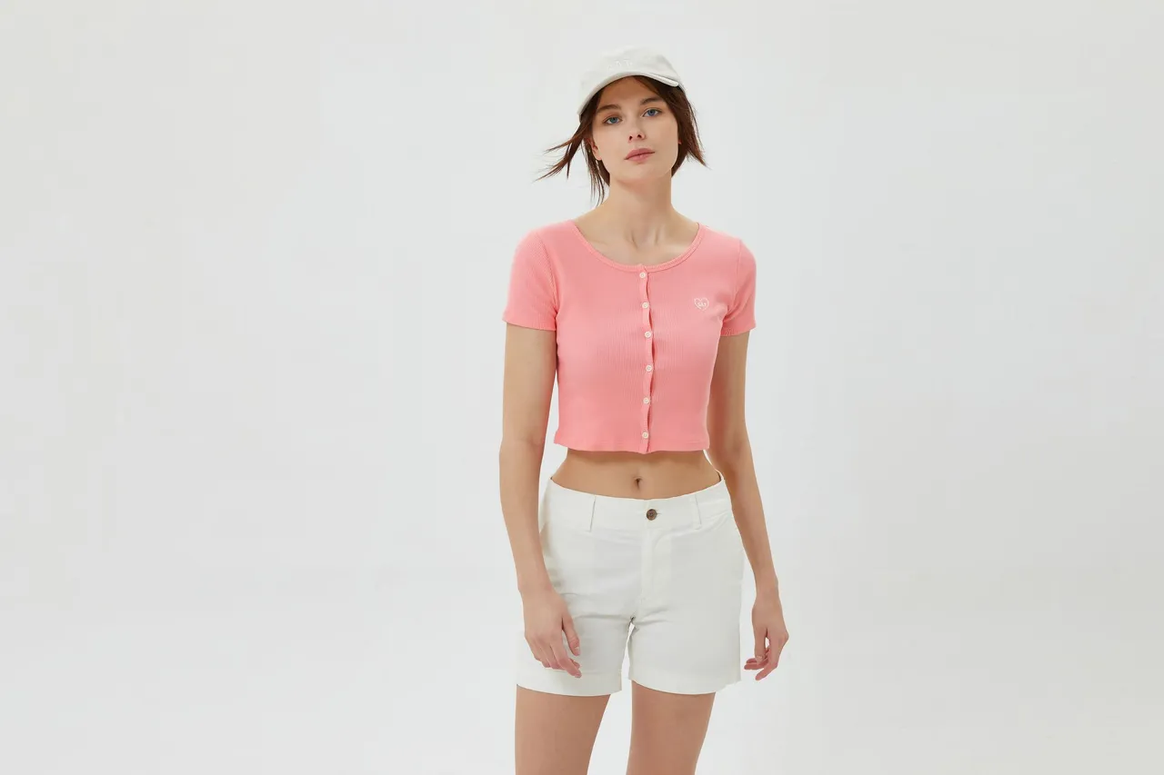 女友T系列T恤,899元。品牌提供