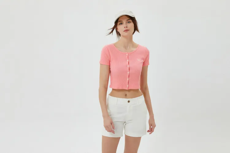 女友T系列T恤，899元。品牌提供