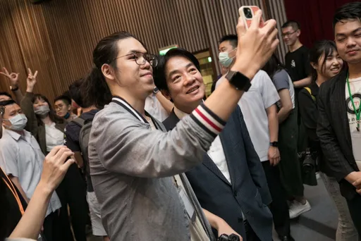 學生尖銳問「是否擔心英系扯後腿」　賴清德：你們每個都想一棒把我打昏