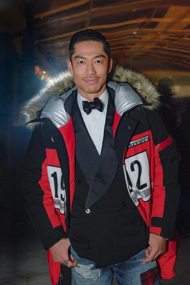 AKIRA曾赴紐約為RALPH LAUREN 50周年紀念大秀步上伸展台。翻攝《VOGUE》官網