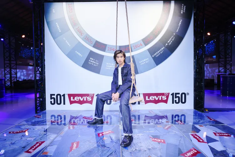 陳柏霖身著Levi’s經典的501®丹寧褲現身。品牌提供