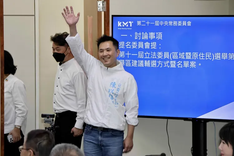 朱立倫大讚陳以信沒有爭藍軍優勢選區。施昂強攝