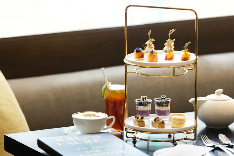 凡成功預約出席鑑賞會並購物消費的貴客，即可免費享用品牌與晶華酒店攜手打造的期間限定「Ralph Lauren加州風情雙人下午茶」。品牌提供