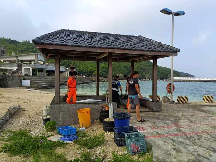 海巡人員今早尋獲李姓與呂姓兩名潛水客，兩人已明顯死亡。讀者提供