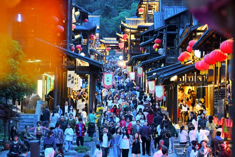 五一假期間重慶的遊客。新華社新華社