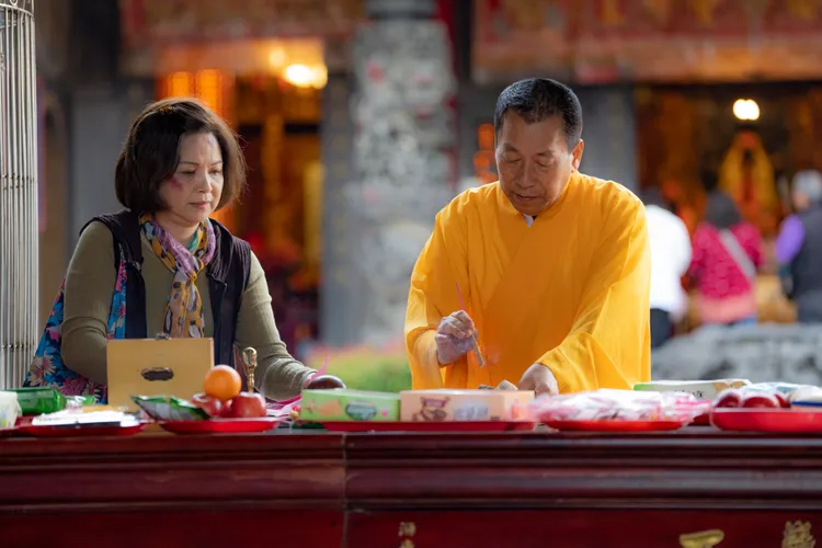 楊貴媚臉上有傷妝。今日影像藝術有限公司提供