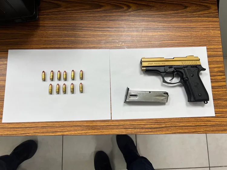 警方查獲的槍彈。新湖警分局提供