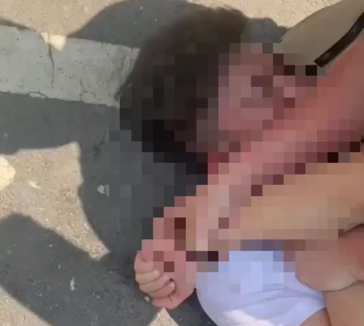 毒品分裝場主嫌出門遇警欲脫逃，遭警方壓制在地上。翻攝畫面