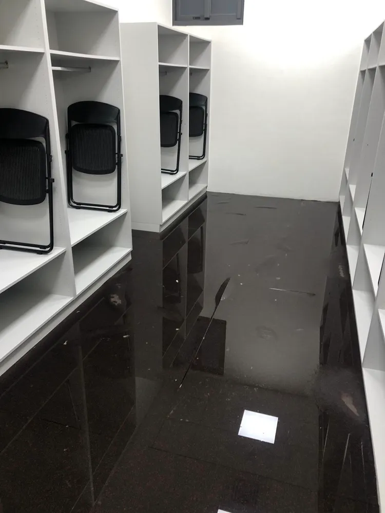 到處都濕答答。翻攝自黃揚明臉書