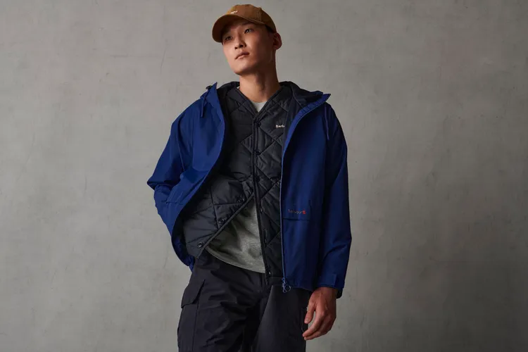 Barbour防水透氣外套防水在迎接梅雨季節到來的台灣氣候，是絕佳的衣著應對好選。品牌提供